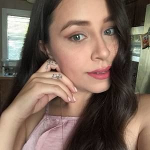 Meet your Posher, Daniela